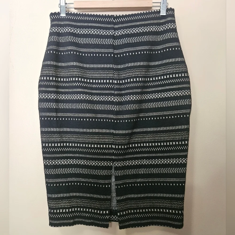 Express Women's Size M Pencil Skirt Gold Metalic Thread Stripes Cotton Blend